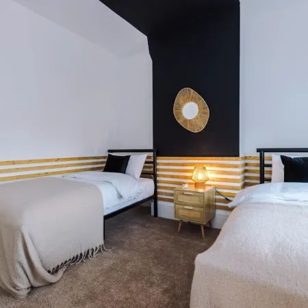 Modern & Chic Four Bedroom Home Hotels in Eccles