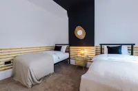 Modern & Chic Four Bedroom Home Hotels in Eccles