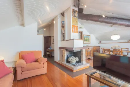 La Mansarda by Rent All Como Отели рядом со станцией Como Nord Lago