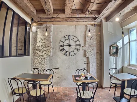 Logis Hôtel du Cygne Отели в г. Луар и Шер