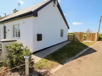 Cozy Cottage Retreat in Listowel Pet Friend  호텔
