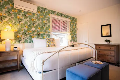 Hearthside Inn Hotels in Gouldsboro