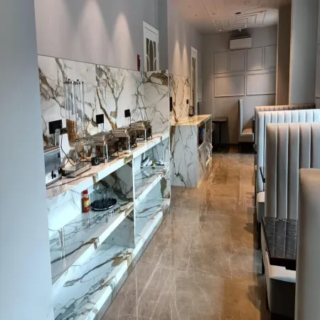 J Hotel and Banquets Отели рядом с достопримечательностью «Madh Island»