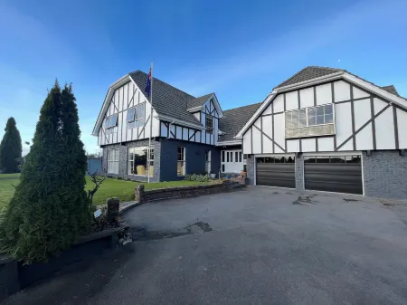 Tudor Manor Bed & Breakfast