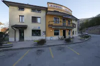 Albergo De March Hotels near Chiesa di Cavarzano