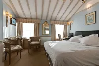 The Empire Hotel & Spa Hotel di 