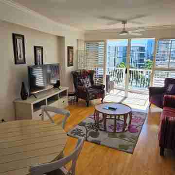 Broadbeach Holiday Apartments Rooms