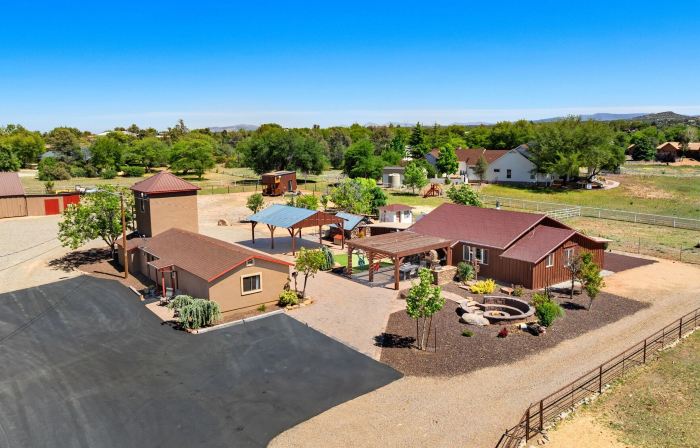 Zebra Rustic Retreat 3BR Home on Zebra Ranch