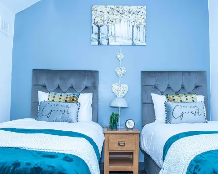 Dudley 3Bedroom Home-Perfect for Long & Short Stay Hotels in Dudley