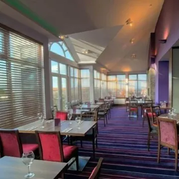 Horizon Hotel Отели рядом с достопримечательностью «Библиотека Карнеги»