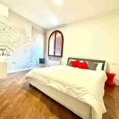 Large Modern 2-Storey House in the Heart of Verona Rooms