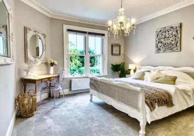 Poets Apartment with Free Parking by My Getaways Hotels near Salvington Hill Windmill
