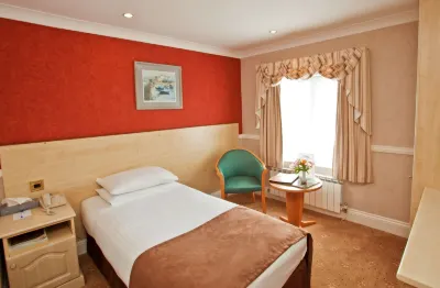 La Villette Hotel Hotels near Sausmarez Manor