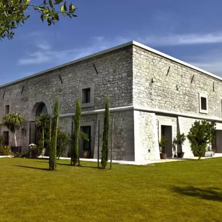 Delser Verona Manor House