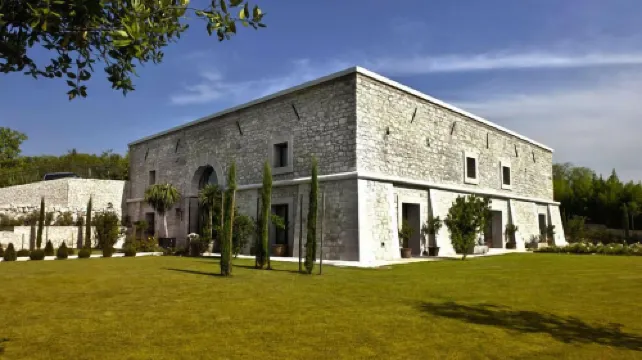 Delser Verona Manor House