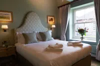 The Horse and Groom Inn Hotels near University of Chichester