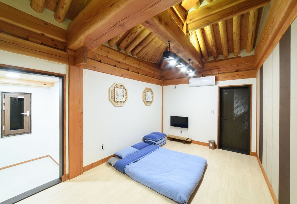 [화랑루의 고즈넉한 한옥 전경 사진]