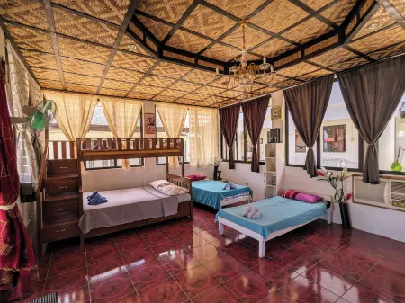 MDF Beach Resort and Day Tours Отели в г. Samboan