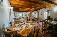 The Village Lodge Hotel a Stormsrivier