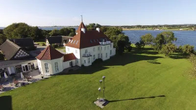 Gl. Avernæs Sinatur Hotel & Konference Отели в г. 