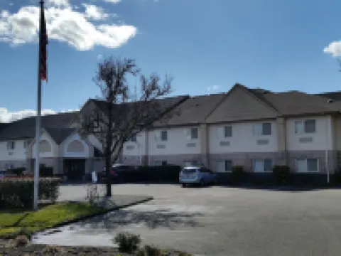 Days Inn & Suites by Wyndham Vancouver Hotels in Vancouver