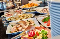 Hotel am Badersee - Desayuno