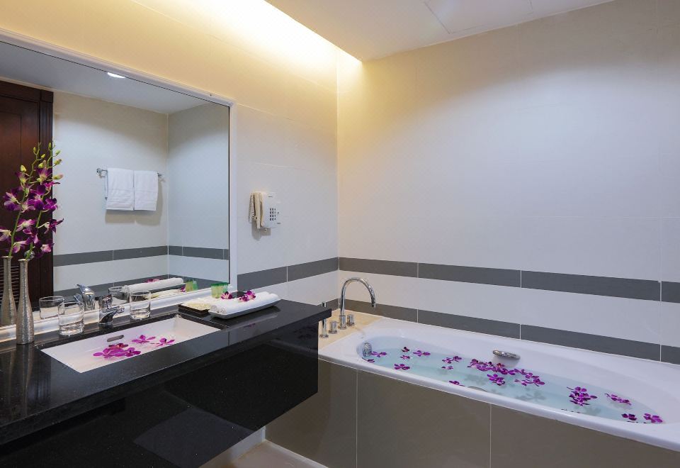 1. 선라이즈 호텔 ..