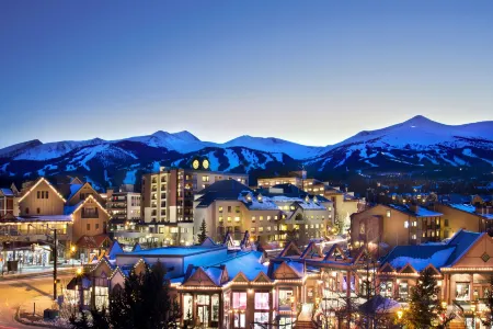 Gravity Haus Отели рядом с достопримечательностью «Riverwalk Center at Breckenridge»