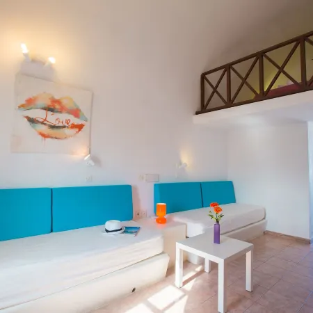 Iliada-Odysseas Resort Отели рядом с достопримечательностью «Пляж Периволос»