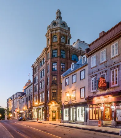 Les Lofts du Trésor - PAR les Lofts Vieux-Québec Отели рядом с достопримечательностью «Cartier-Brébeuf National Historic Site»