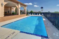 Super 8 by Wyndham Decatur Texas - Swimmingpools