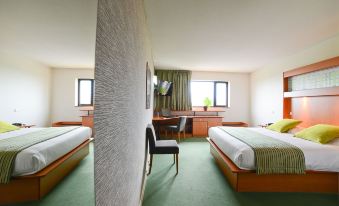 Hotel Archamps Porte Sud de Geneve - Housity