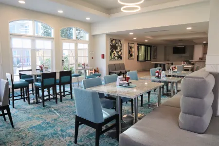 Hilton Garden Inn Calabasas Отели в г. Калабасас