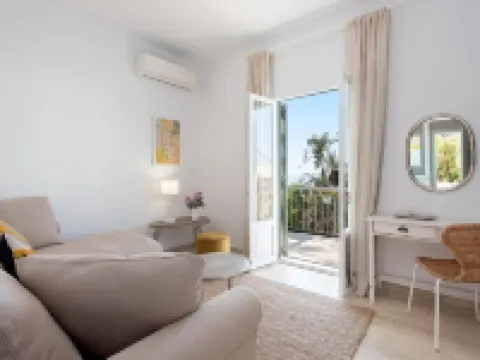 Reana Elegant Apartments by Konnect, Barbati Hotels in Mparmpati