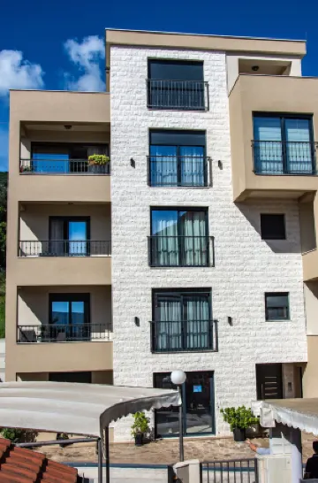 Apartmani Ralux Tivat Отели рядом с достопримечательностью «Церковь Святого Михаила»