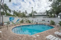 Duval House - Pools