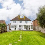 Bright & Modern 4 Br House 100 Metres from Beach