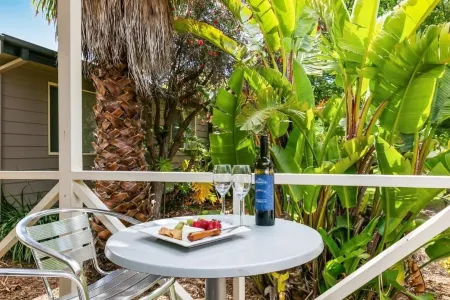 Big4 Port Elliot Holiday Park Отели рядом с достопримечательностью «Horseshoe Bay»