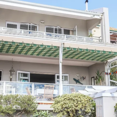 The Grosvenor Guest House & Self Catering Отели рядом с достопримечательностью «Пляж Лонг-Бич»