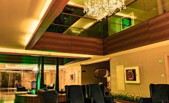 Ambassador Plaza Hotel