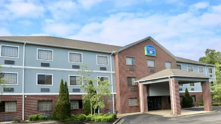 Magnolia Inn and Suites Olive Branch Отели рядом с достопримечательностью «Pink Coconut Boutique»