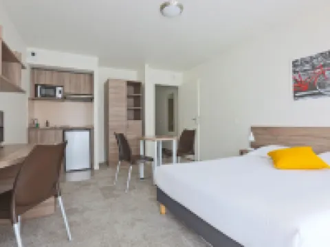 コージー アパルトホテル - アート & ファクト ナンシーのホテル