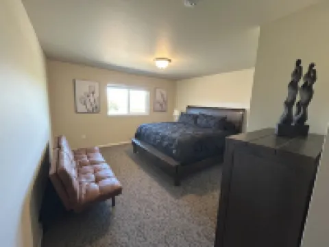 Classy and Cozy Brand New Townhouse!