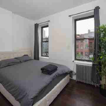 Ultimate Times Square Experience: 6-Bedroom Gem Rooms