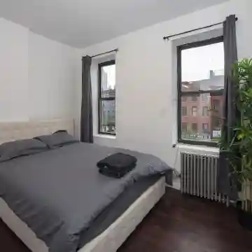 Ultimate Times Square Experience: 6-Bedroom Gem Rooms