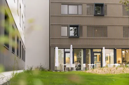 Hotel Enight Отели рядом с достопримечательностью «Eglise St-Pierre de Gradignan»