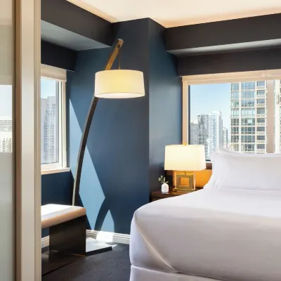 Omni Chicago Hotel Hotels near Magnificent Mile