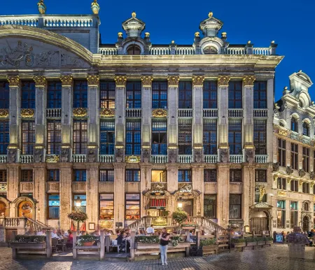 Résidence-Hotel le Quinze Grand Place Brussels Отели рядом с достопримечательностью «Королевская военная академия»