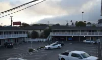 Rockview Inn and Suites - Motels