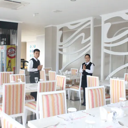 Marina Mamberamo Hotel Отели в г. Соронг